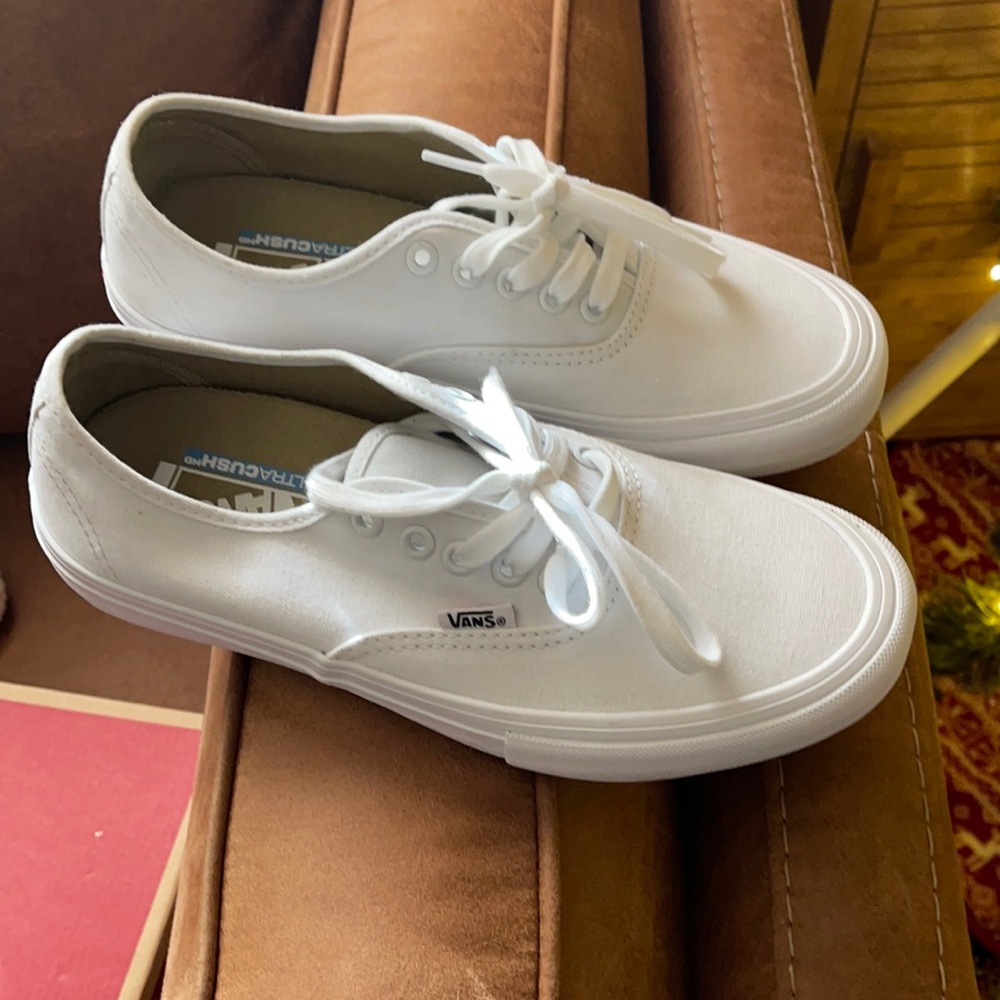 white vans w/ ultracush pro padding. size 7 men, 9 women. near perfect condition